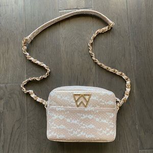 Kelly Wynne Crossbody